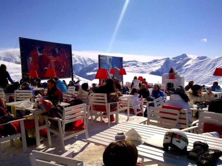 Delux Apartment Next To Ice Rink Gudauri Exterior foto